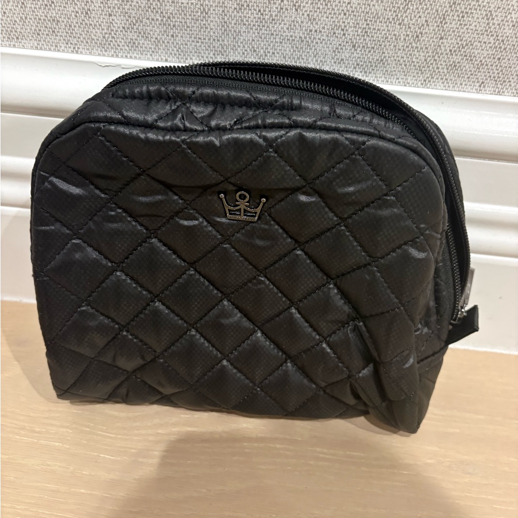 Oliver Thomas Black Quilted Makeup Bag Brand New Oliver Thomas Black Quilted Makeup Bag Brand New